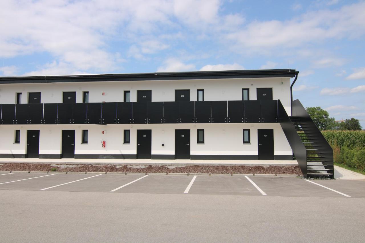 Oy Hotel By Wmm Hotels Oy-Mittelberg Esterno foto